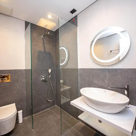 Отель Portanova 4*